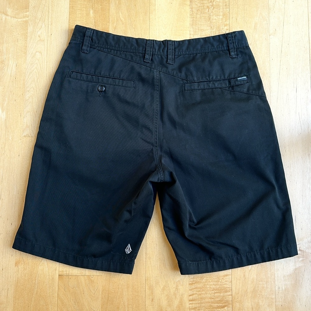 Volcom flat front shorts. - Picture 2 of 3